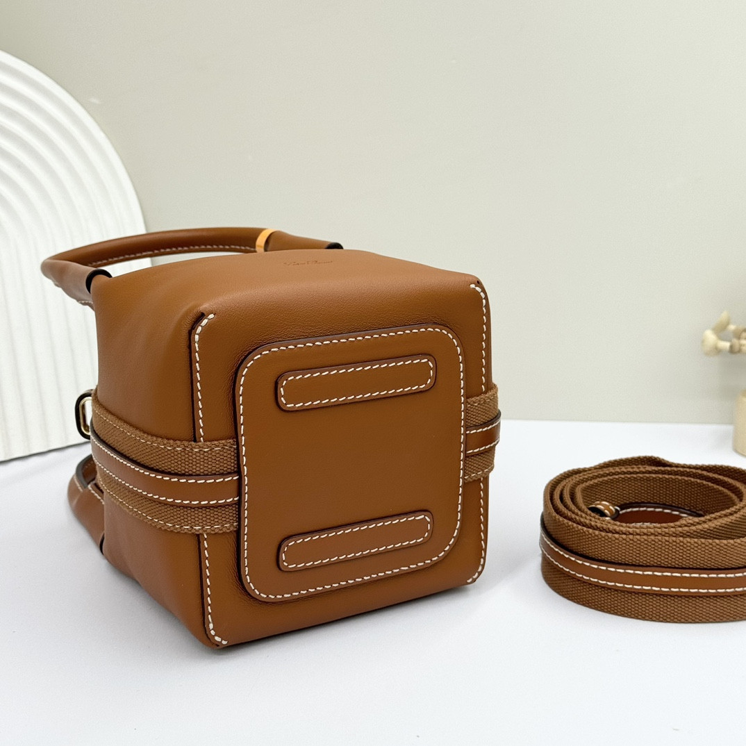 Loro Piana Micro Bale bag Smooth Calfskin 23 x 16 x 14 cm