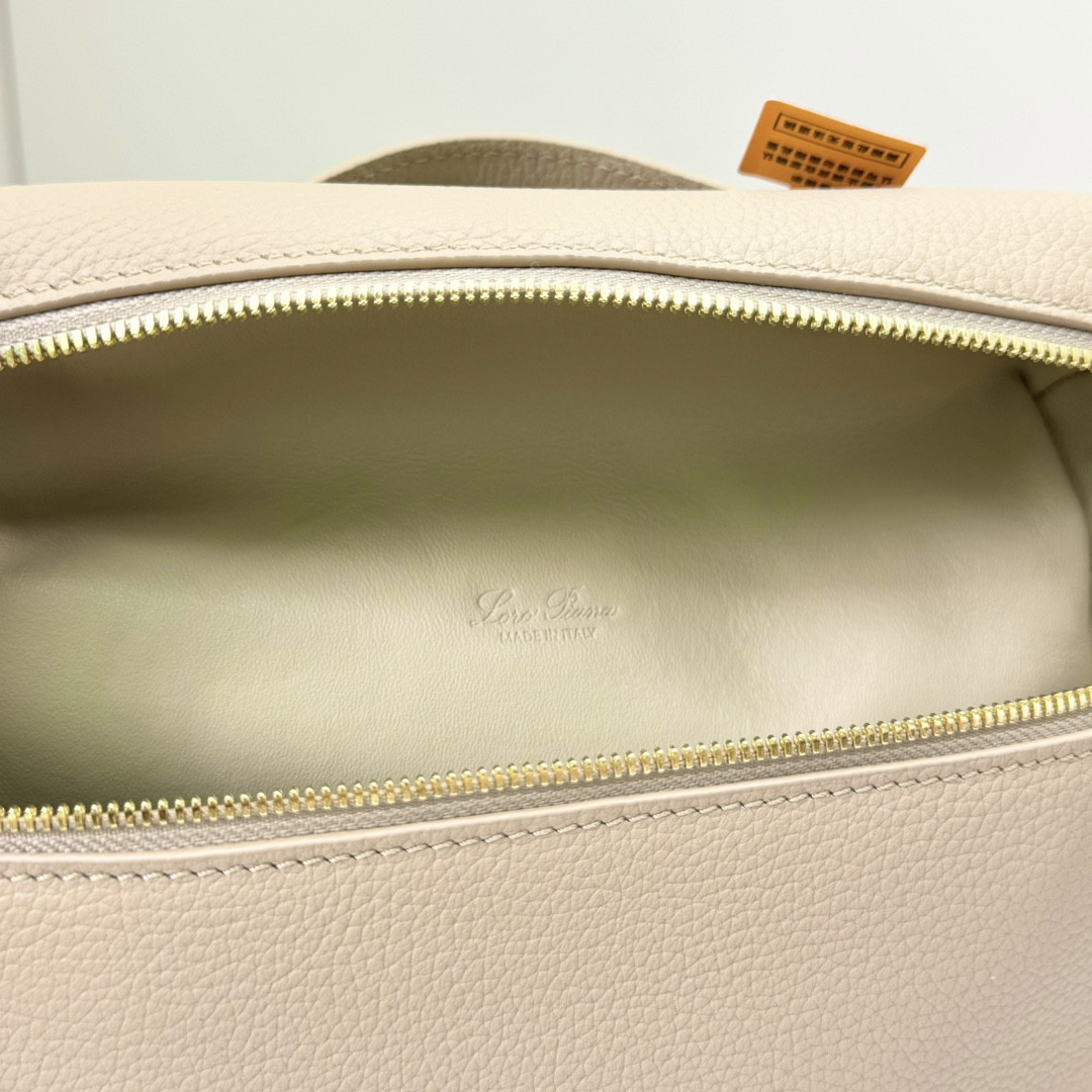 Loro Piana Extra Pocket backpack L23.5 Grained Calfskin 23 x 21 x 8 cm