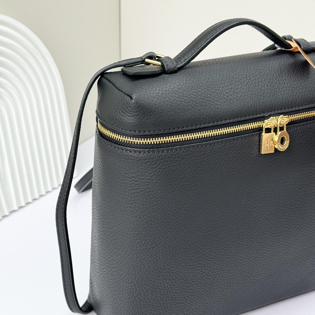 Loro Piana Extra Pocket backpack L23.5 Grained Calfskin 23 x 21 x 8 cm