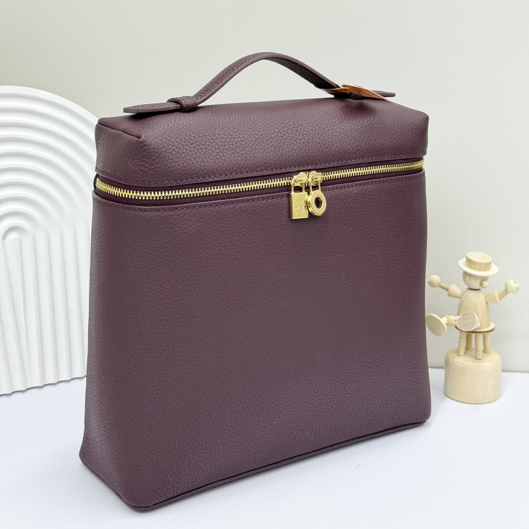 Loro Piana Extra Pocket backpack L23.5 Grained Calfskin 23 x 21 x 8 cm