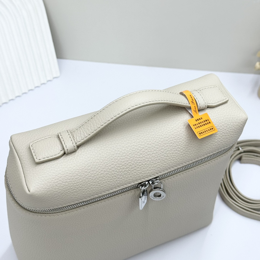 Loro Piana Extra Pocket backpack L23.5 Grained Calfskin 23 x 21 x 8 cm