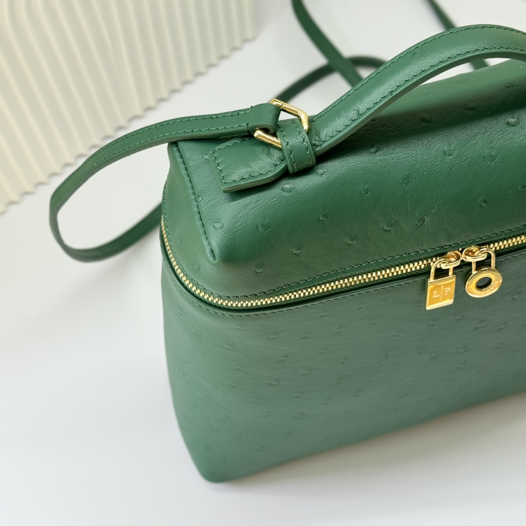 Loro Piana Extra Pocket backpack L23.5 Ostrich-grained Leather 23 x 21 x 8 cm