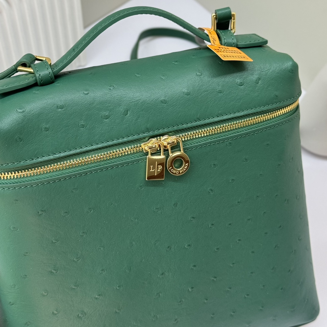 Loro Piana Extra Pocket backpack L23.5 Ostrich-grained Leather 23 x 21 x 8 cm