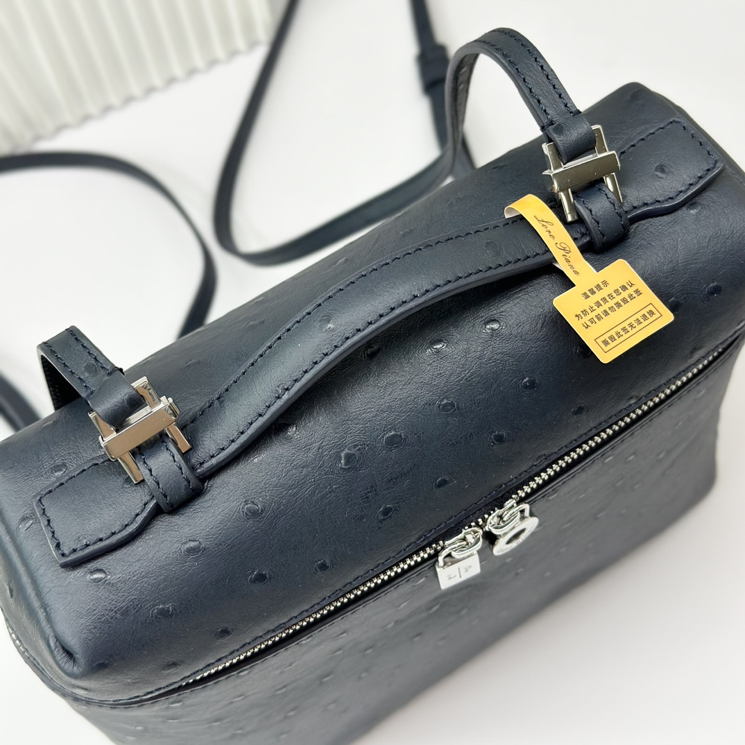 Loro Piana Extra Pocket backpack L23.5 Ostrich-grained Leather 23 x 21 x 8 cm