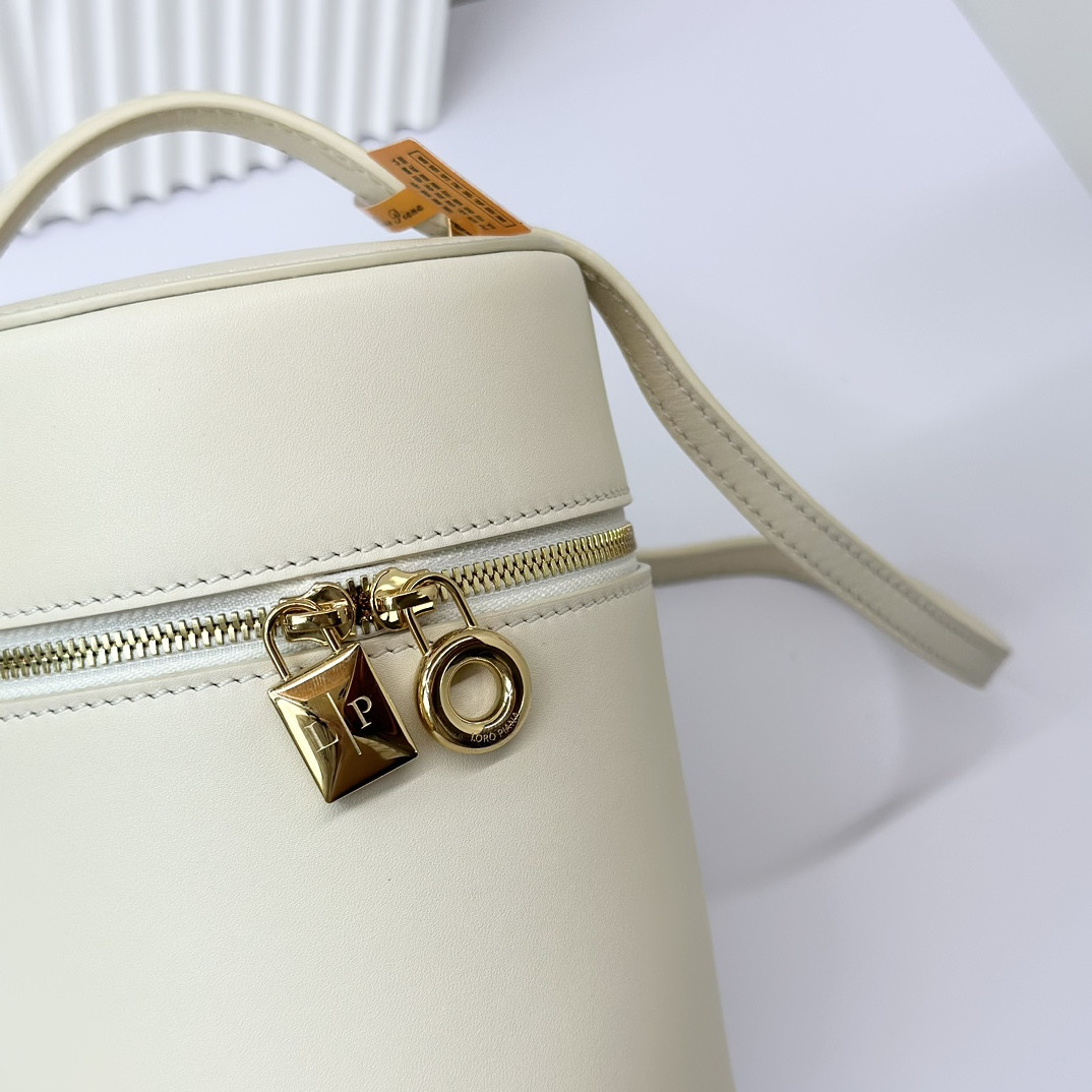 Loro Piana Extra Case Smooth Calfskin 12 x16 x12cm