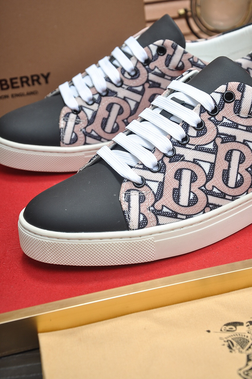 UA Burberry Sneakers
