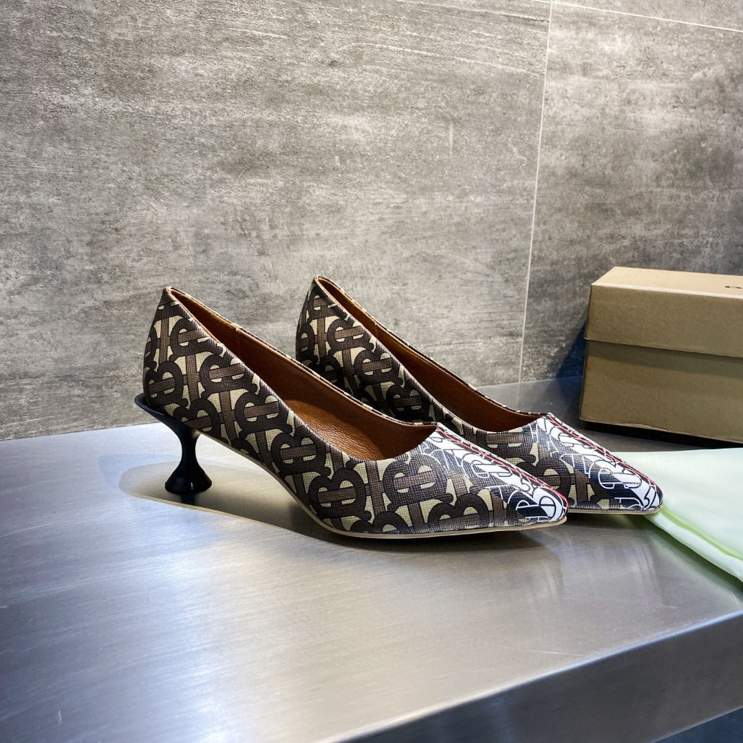UA Burberry Pumps
