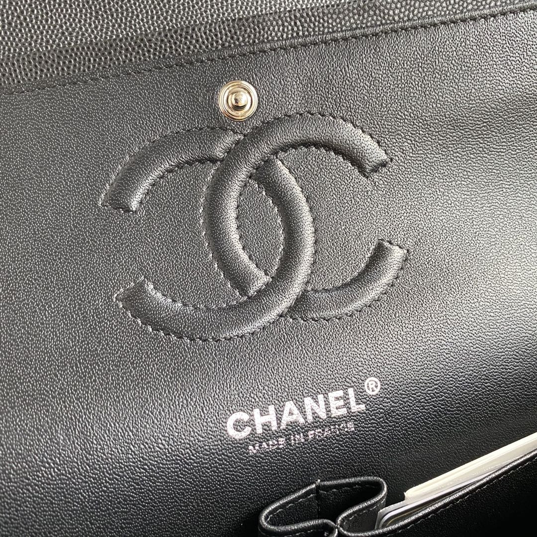 Chanel Classic Flap Bag 15.5×25.5×6.5cm