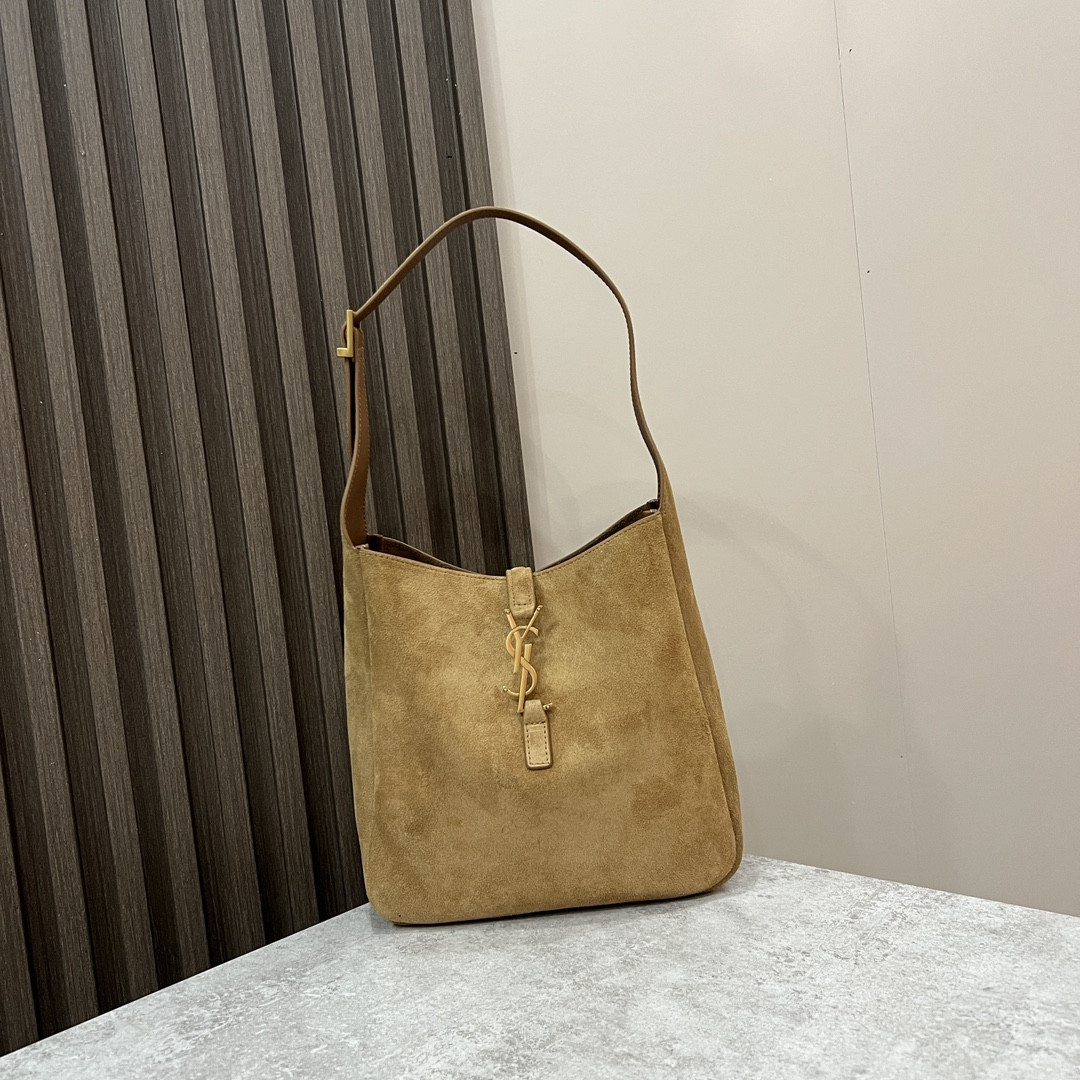 YSL LE 5 À 7 23x22x8cm