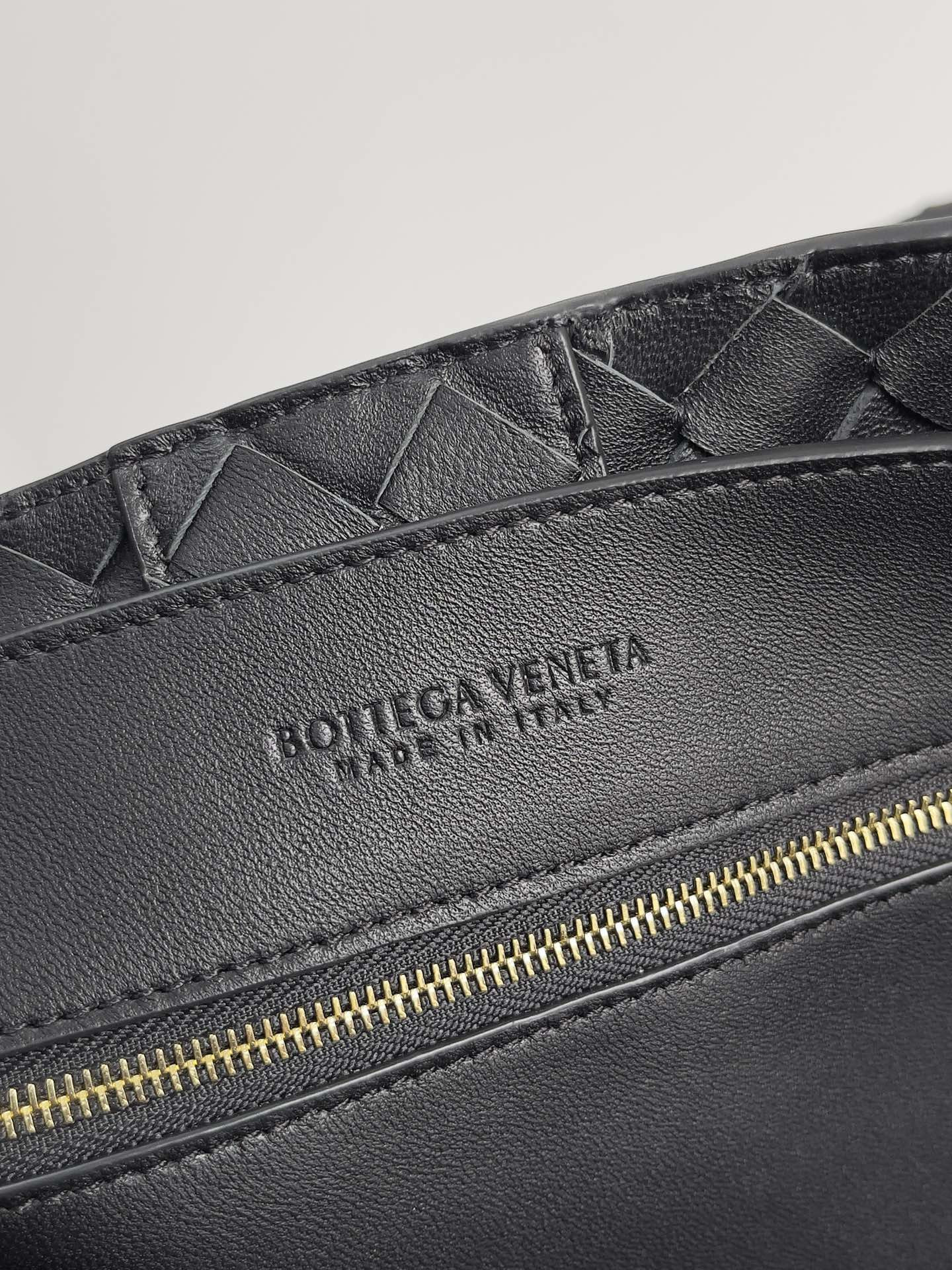 Bottega Veneta Large Andiamo 42x18x35cm