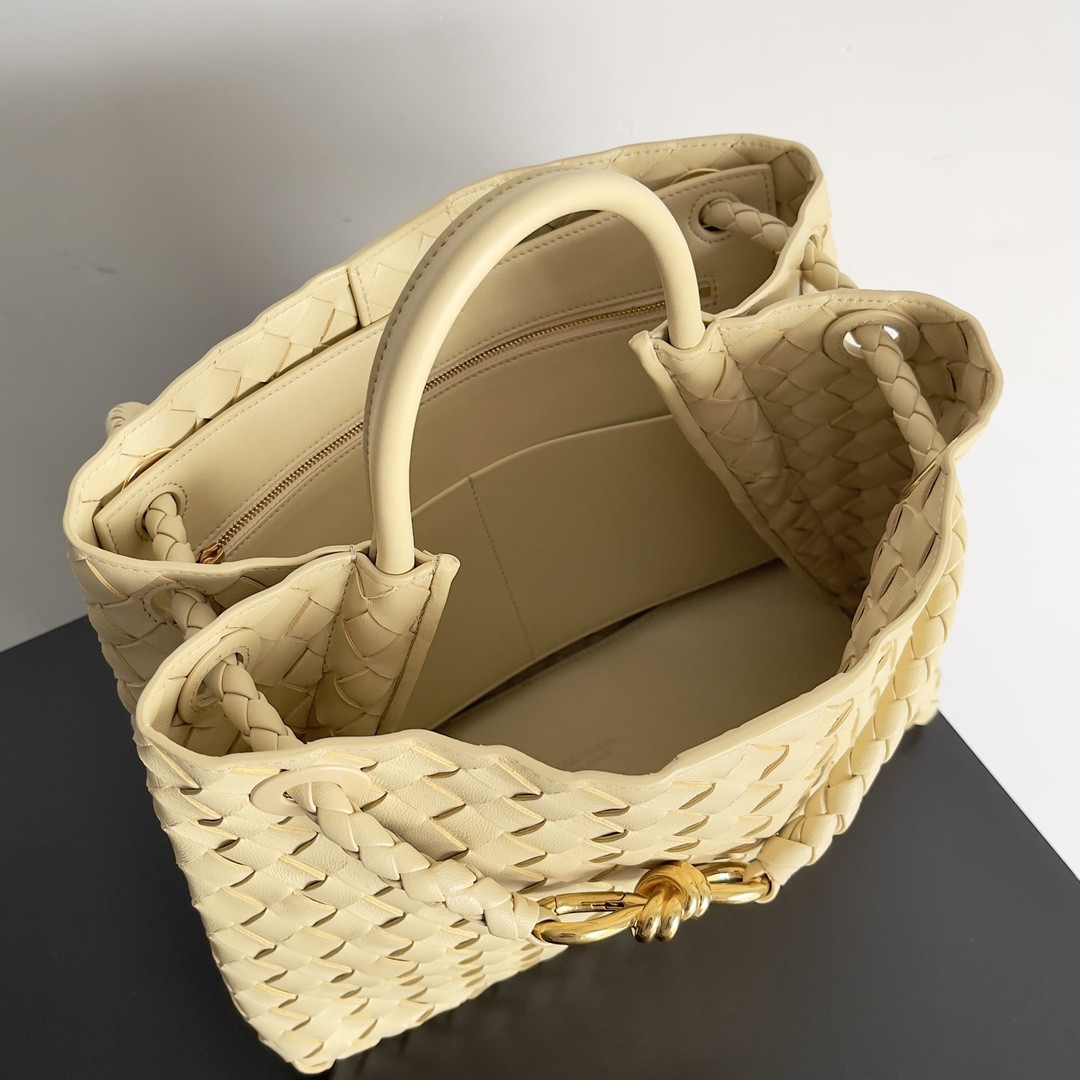 Bottega Veneta Medium Andiamo 32x25x11CM