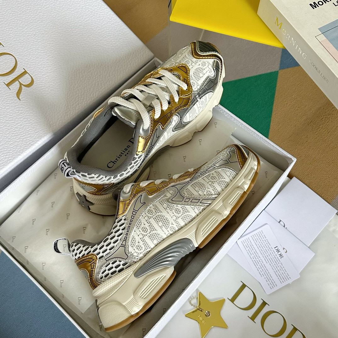 UA Dior Vibe Sneaker