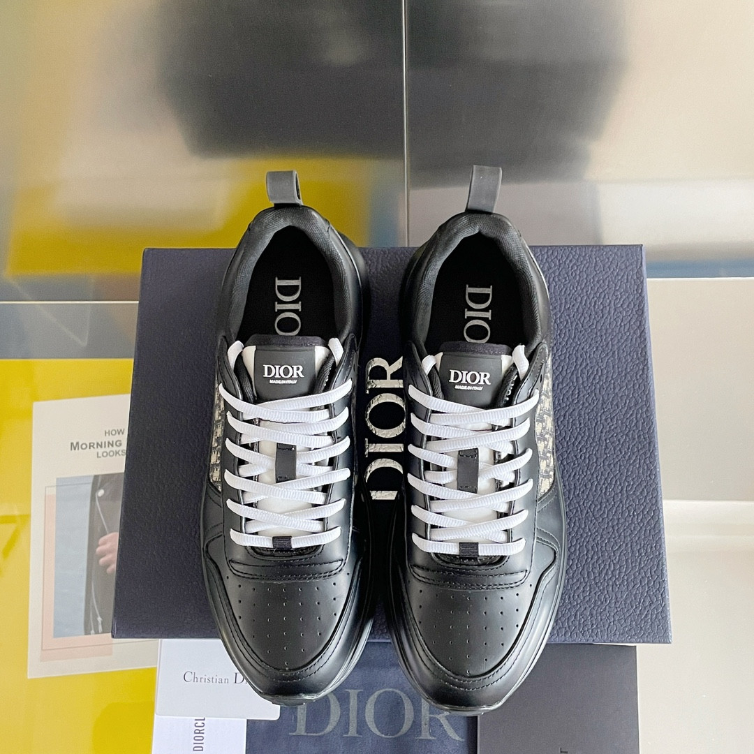 UA Dior B25 Runner Sneaker