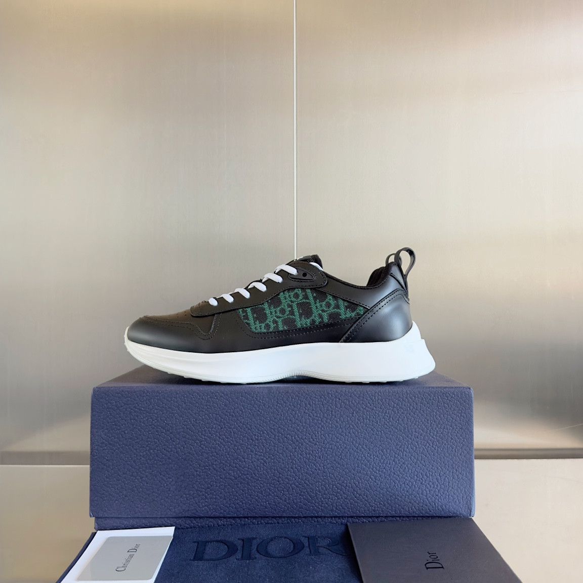 UA Dior B25 Runner Sneaker
