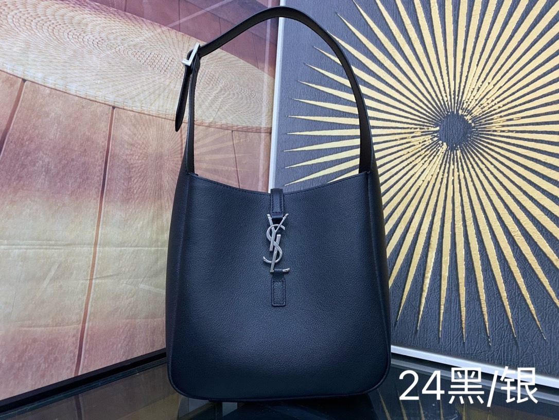 YSL LE 5 À 7  23x22x8cm