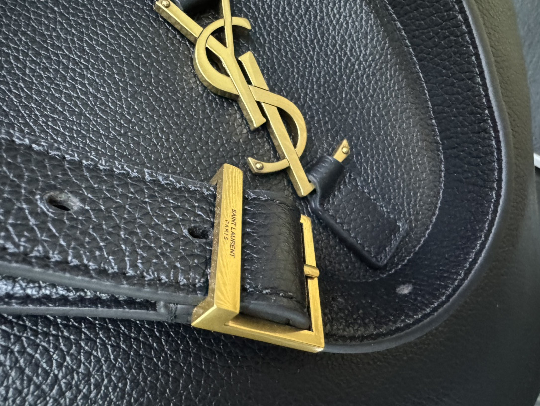 YSL LE 5 À 7 hobo in grained leather 26x31.5x13.5cm