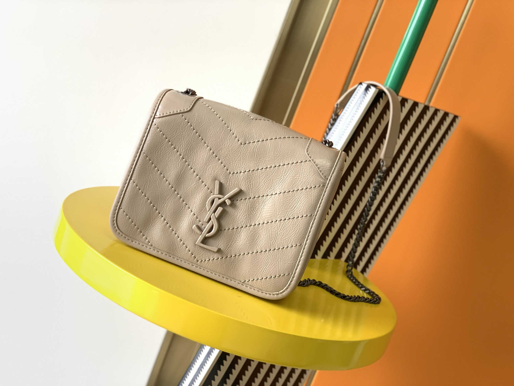 YSL NIKI CHAIN WALLET IN SHINY LEATHER WHITE 19 x 15 x 6 CM