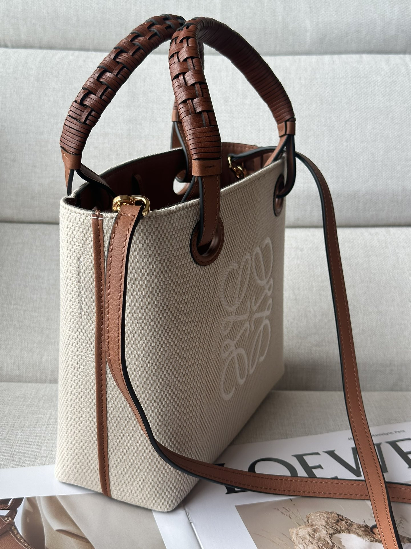 LOEWE Anagram Tote 22x9x19.5cm (no charm)