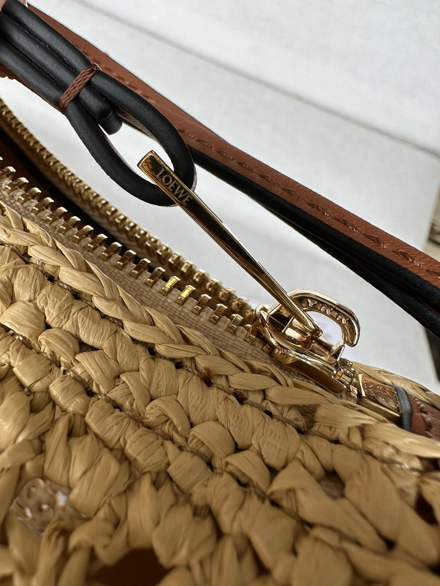 LOEWE Mini Hammock Hobo in raffia and calfskin 28x17x9.5cm