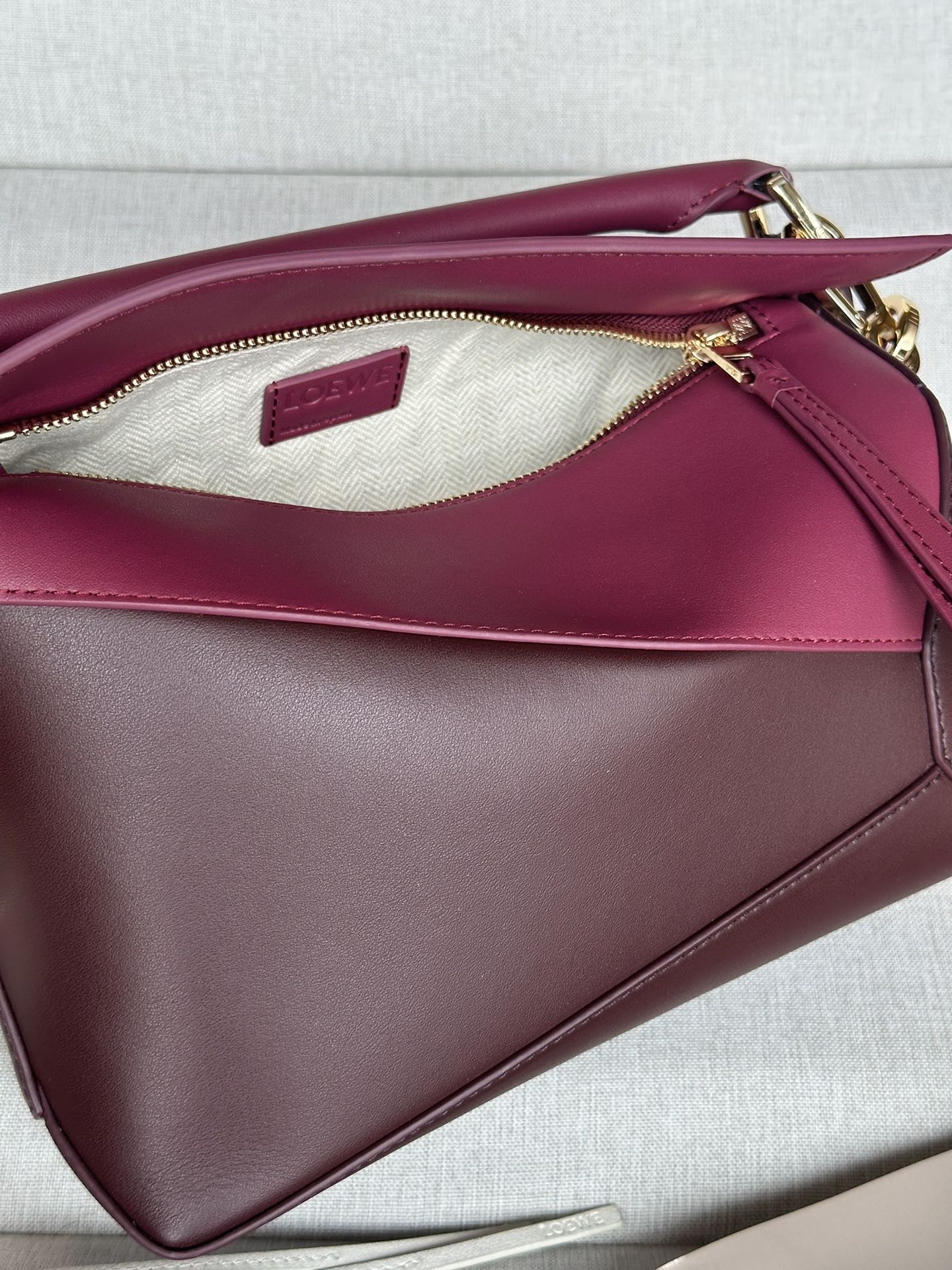 LOEWE Small Puzzle bag in classic calfskin 24x10.5x16.5cm