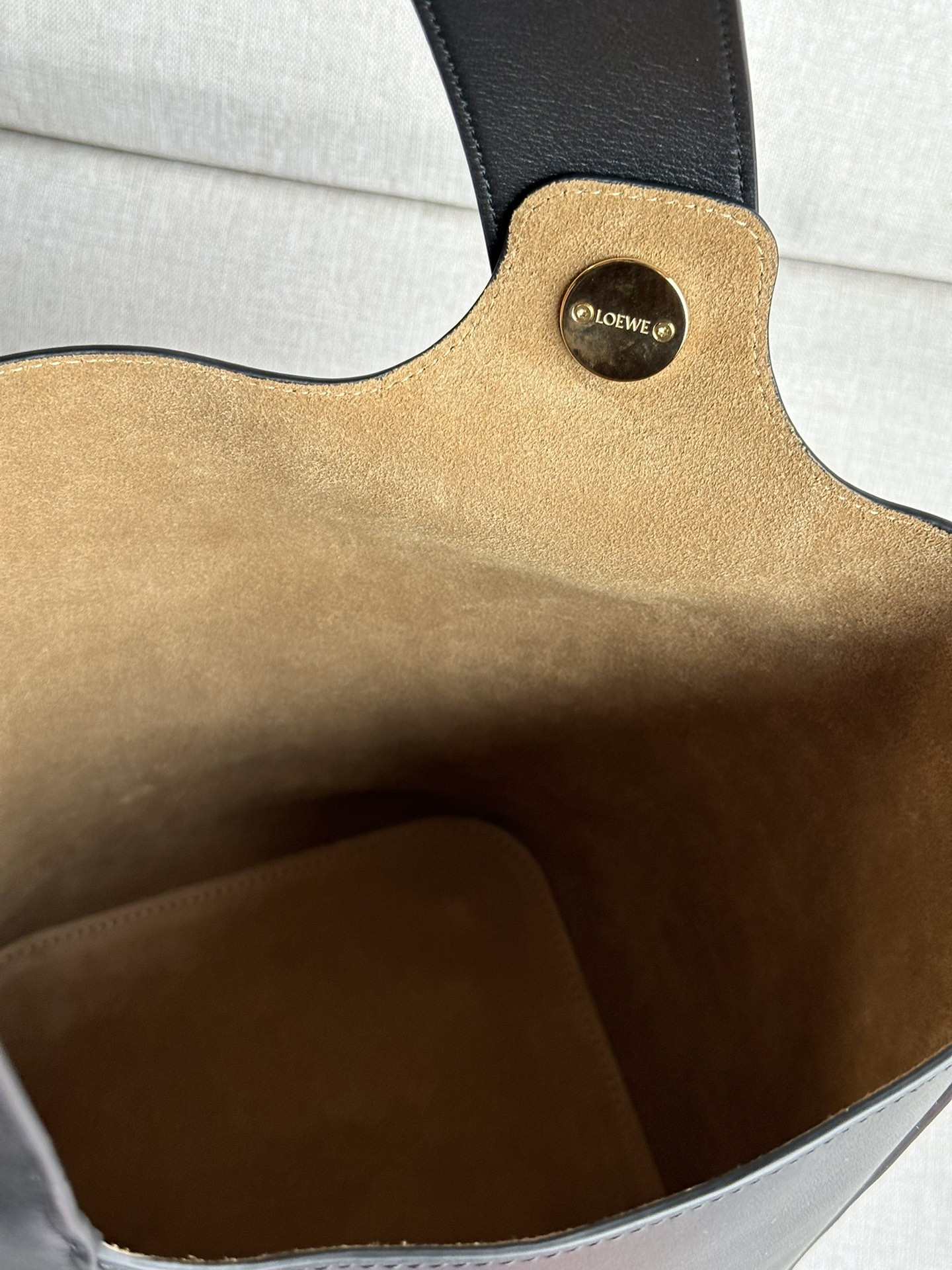 LOEWE Medium Pebble bucket in mellow calfskin 24.5x23.5x28cm