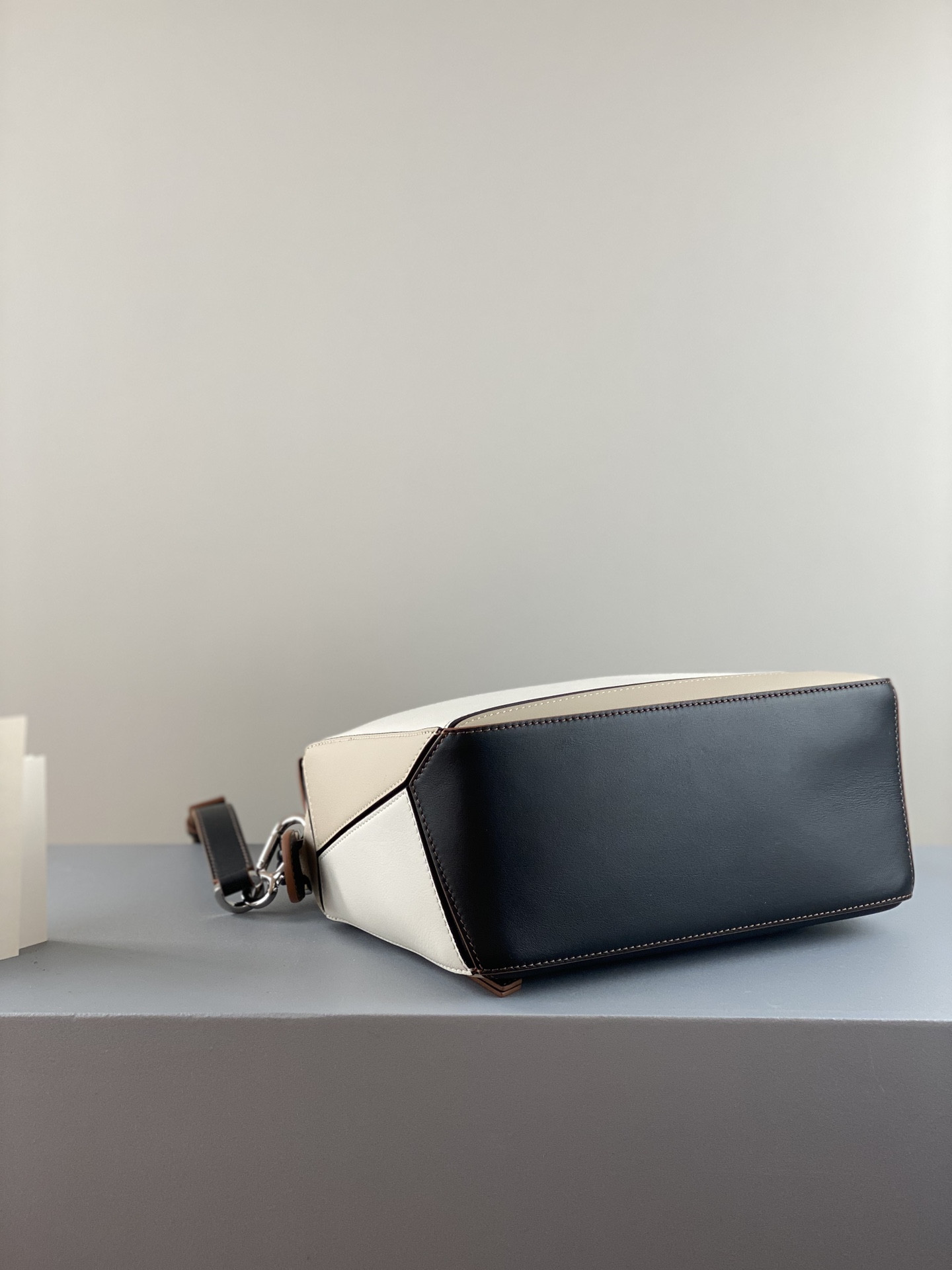 LOEWE Small Puzzle bag in classic calfskin 24x10.5x16.5cm