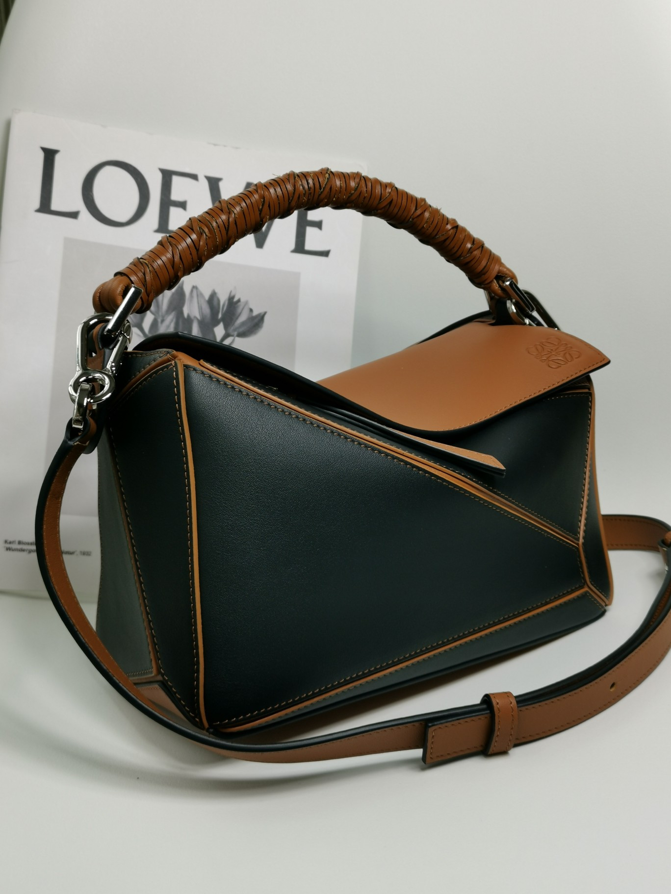 LOEWE Small Puzzle bag in classic calfskin 24x10.5x16.5cm