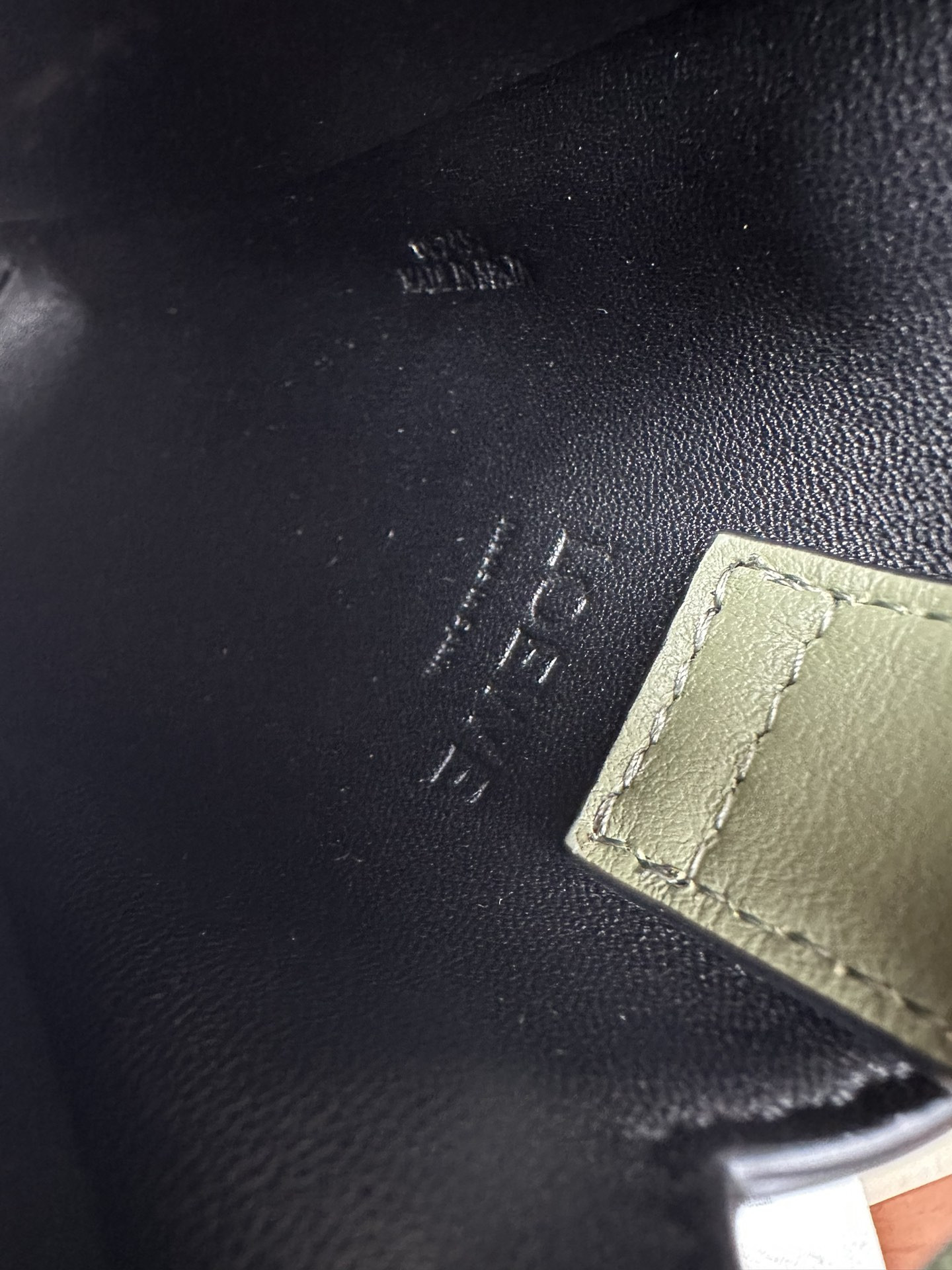 LOEWE Elephant Pocket in classic calfskin 18x8x4cm