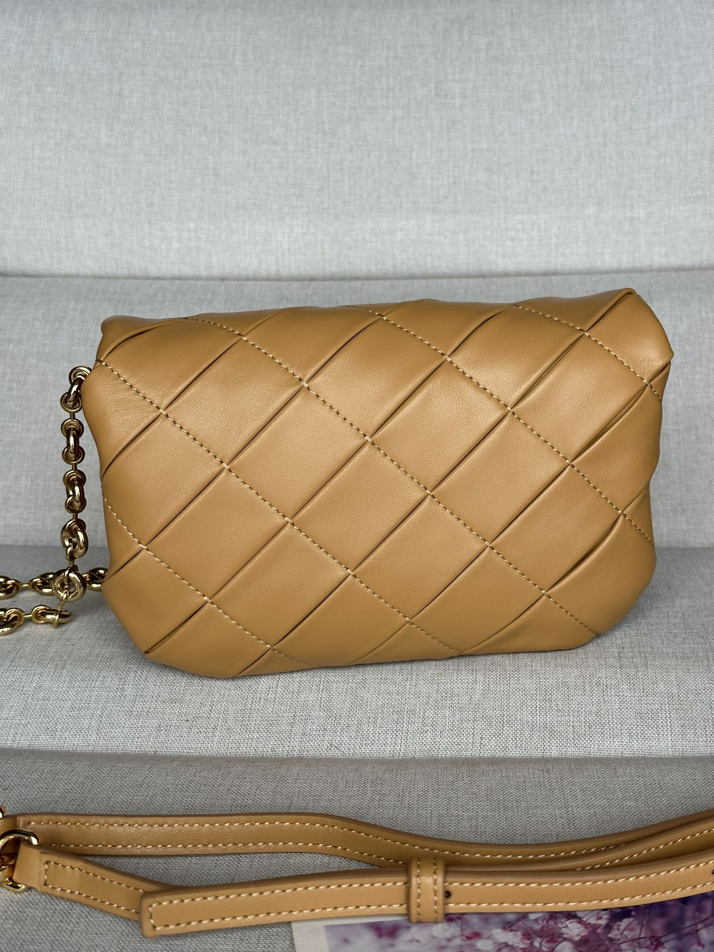 LOEWE Mini Puffer Goya in pleated shiny nappa lambskin 20x6x13cm