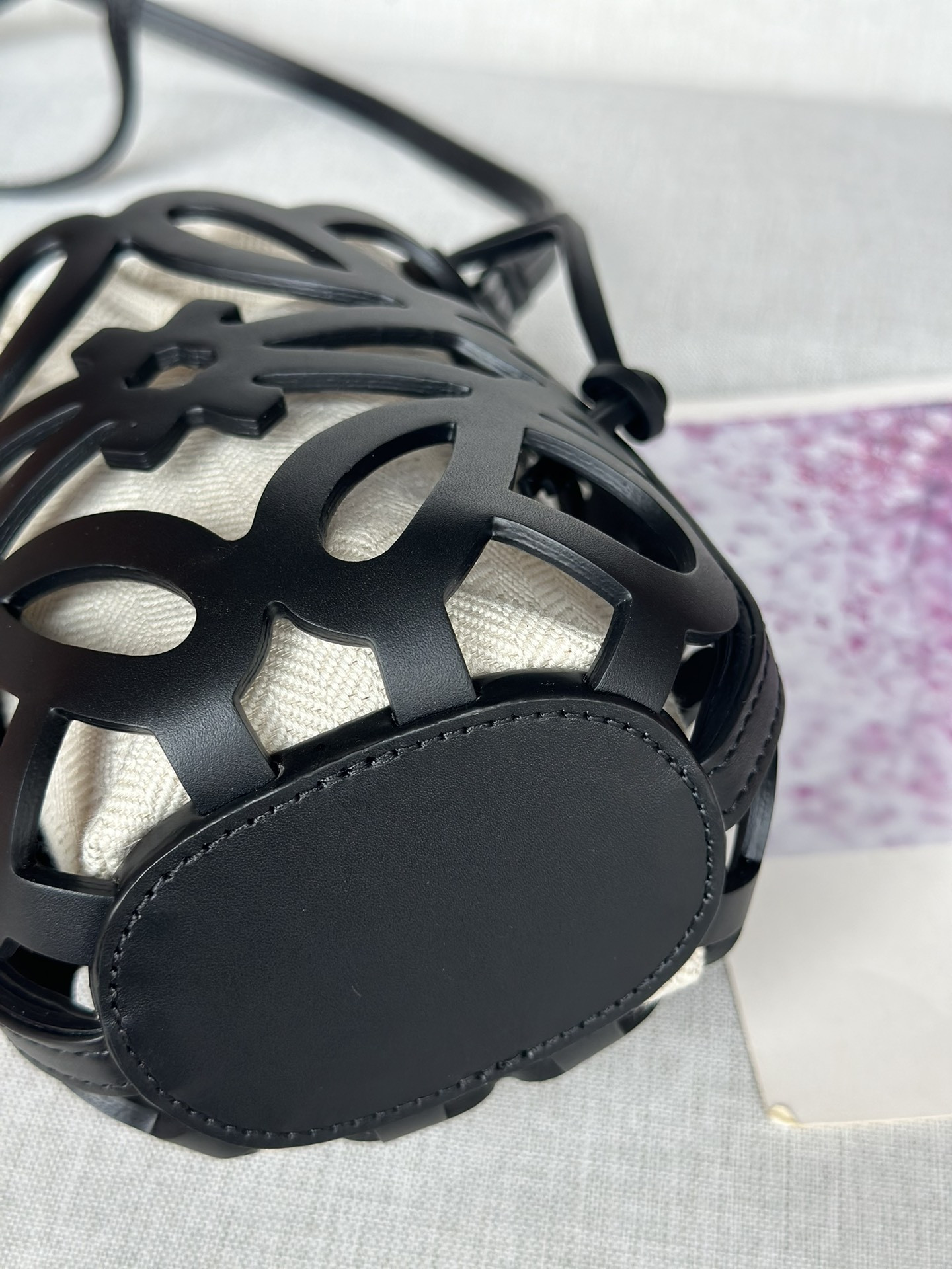 LOEWE Anagram cut-out pocket in classic calfskin and canvas 20x11x8cm