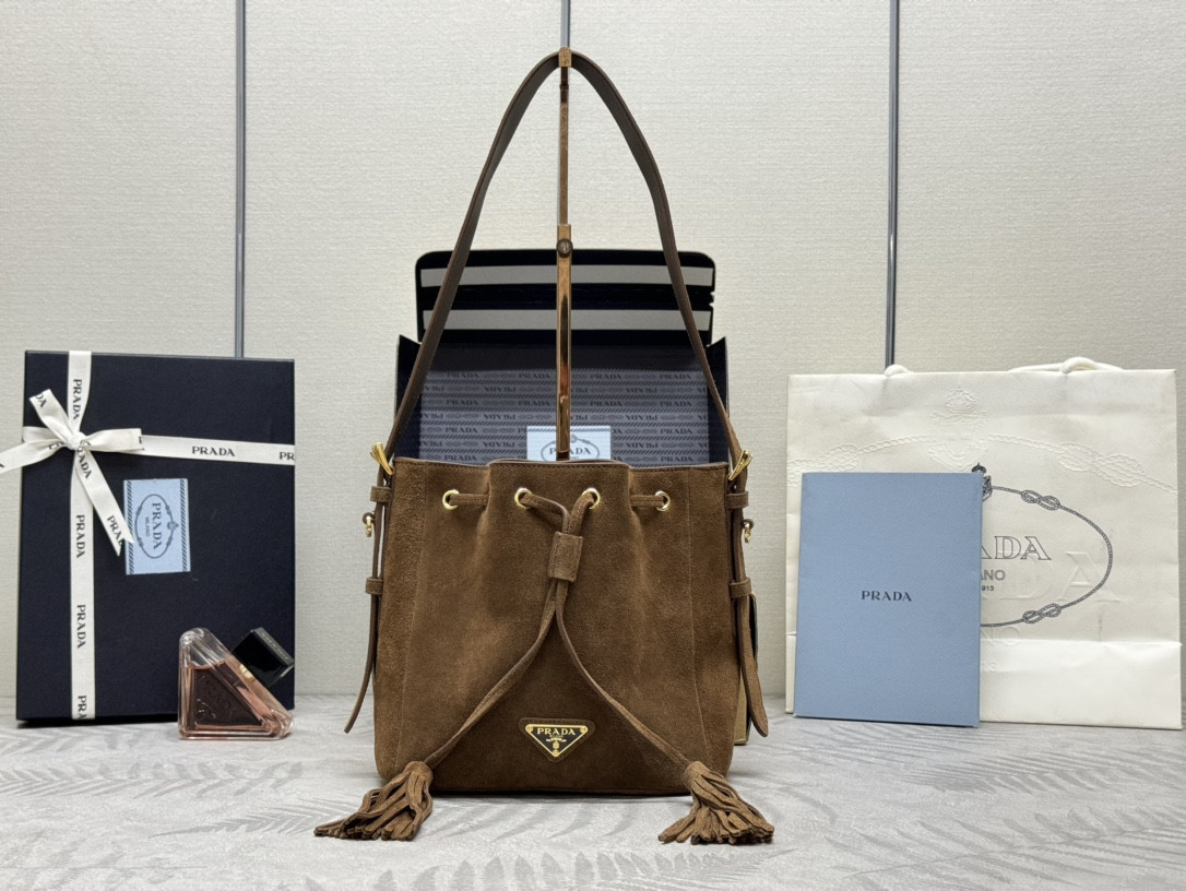 Prada mini-bucket bag 22x22x13cm