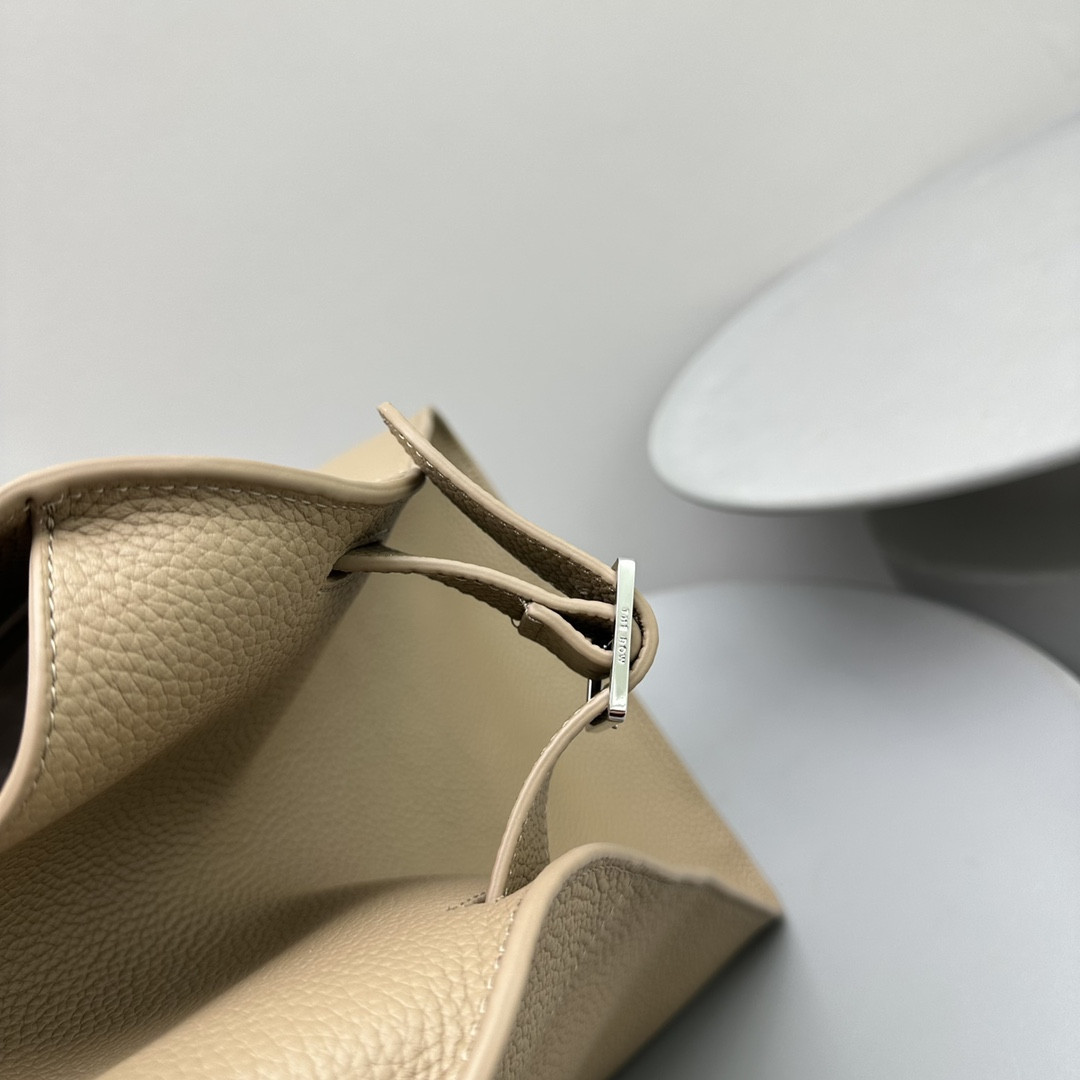 THE ROW MARGAUX 17 43x24x30cm