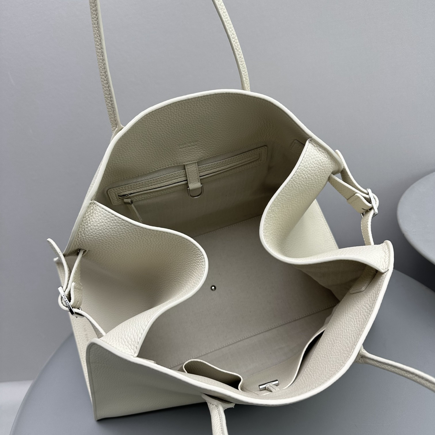 THE ROW MARGAUX 17 43x24x30cm