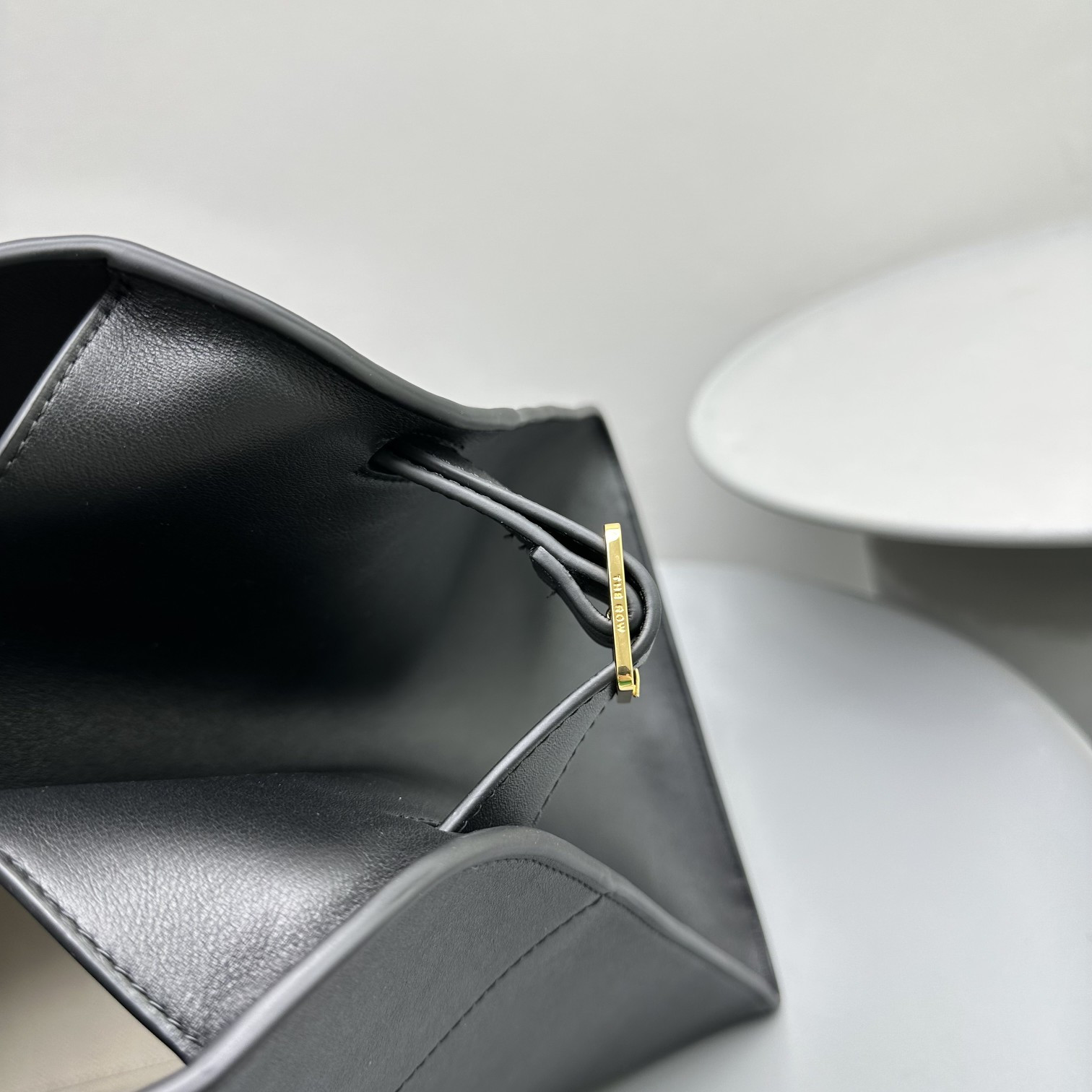 THE ROW MARGAUX 17 43x24x30cm