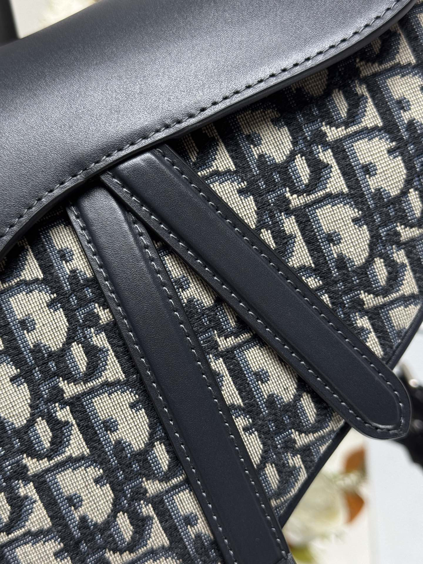 Dior Saddle Bag 25.5 x 20 x 6.5 cm