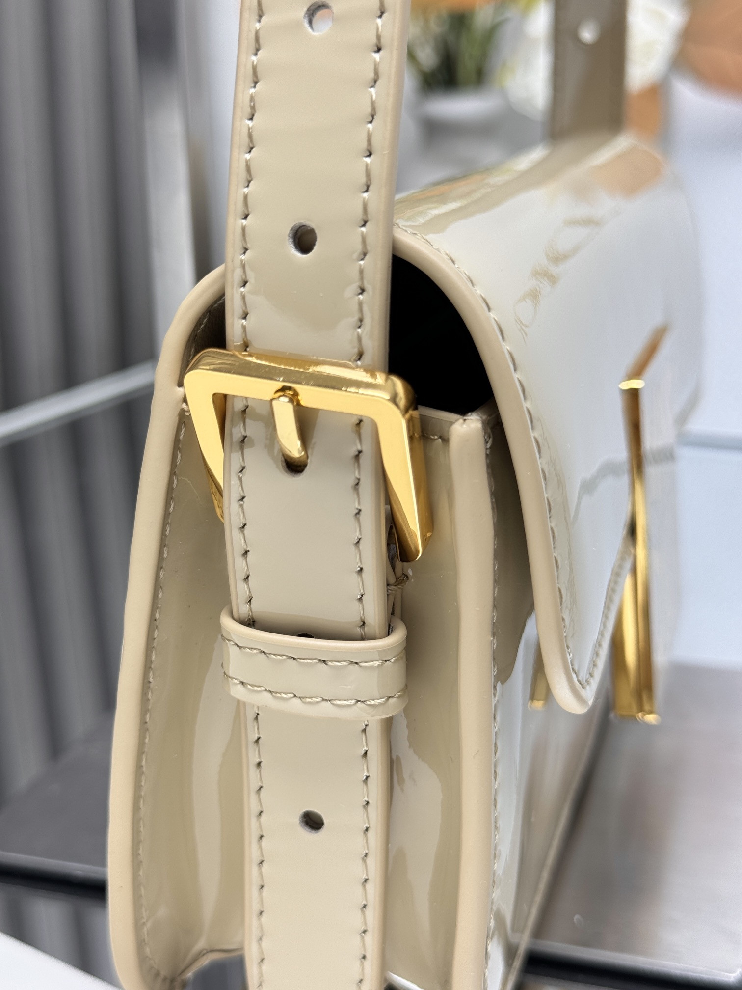 Dior Miss Dior flap bag 22 x 11 x 6 cm(Patent Calfskin)