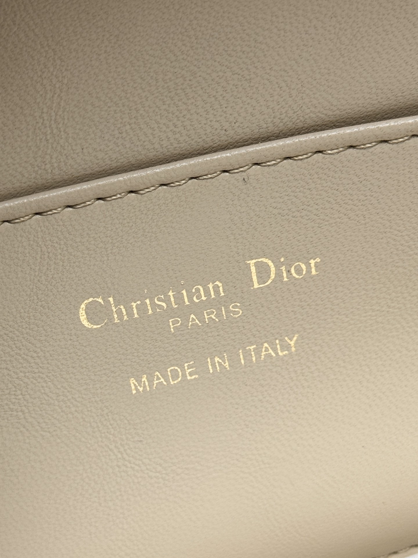 Dior Miss Dior flap bag 22 x 11 x 6 cm(Patent Calfskin)