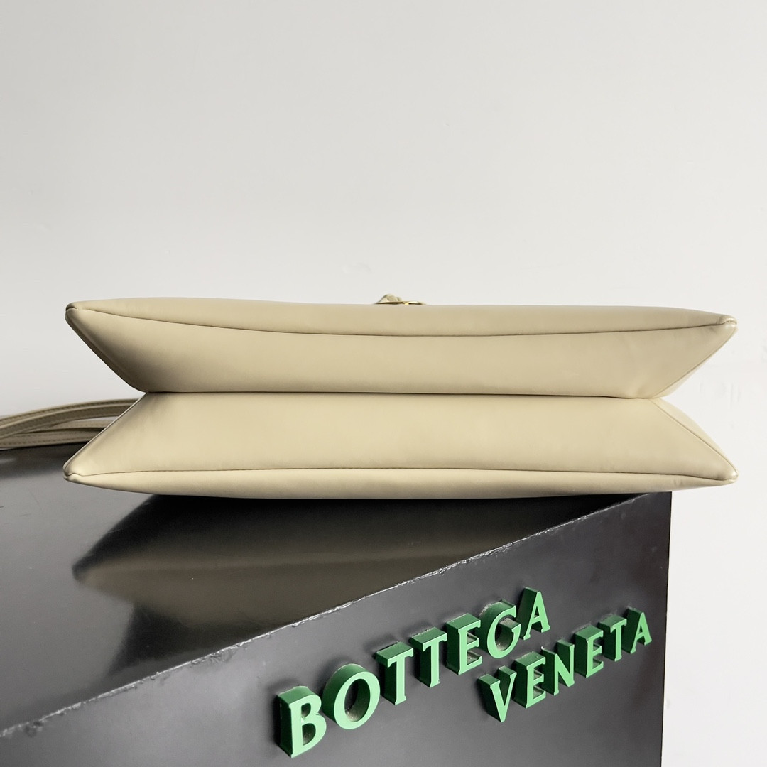 Bottega Veneta Liberta 23 x 35 x 6cm