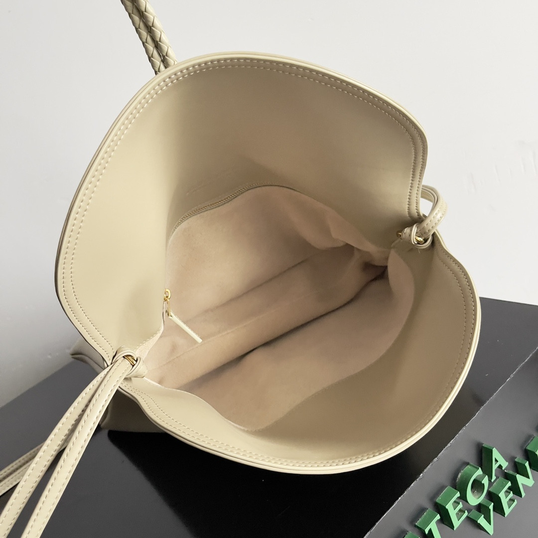 Bottega Veneta Liberta 23 x 35 x 6cm