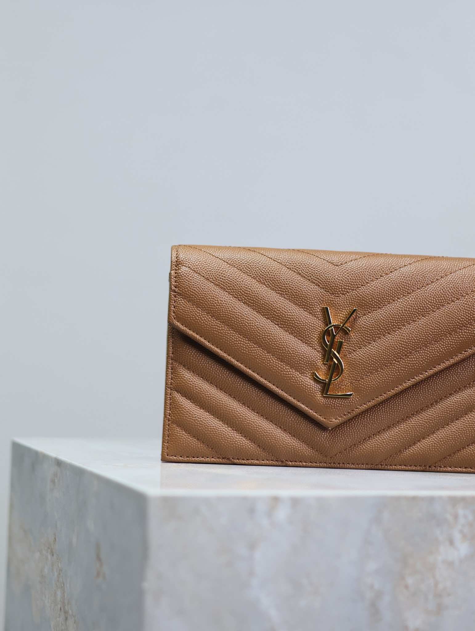 YSL Cassandra WOC envelope chain wallet in grained poudre leather 19 x 12.5 x 3.5 cm