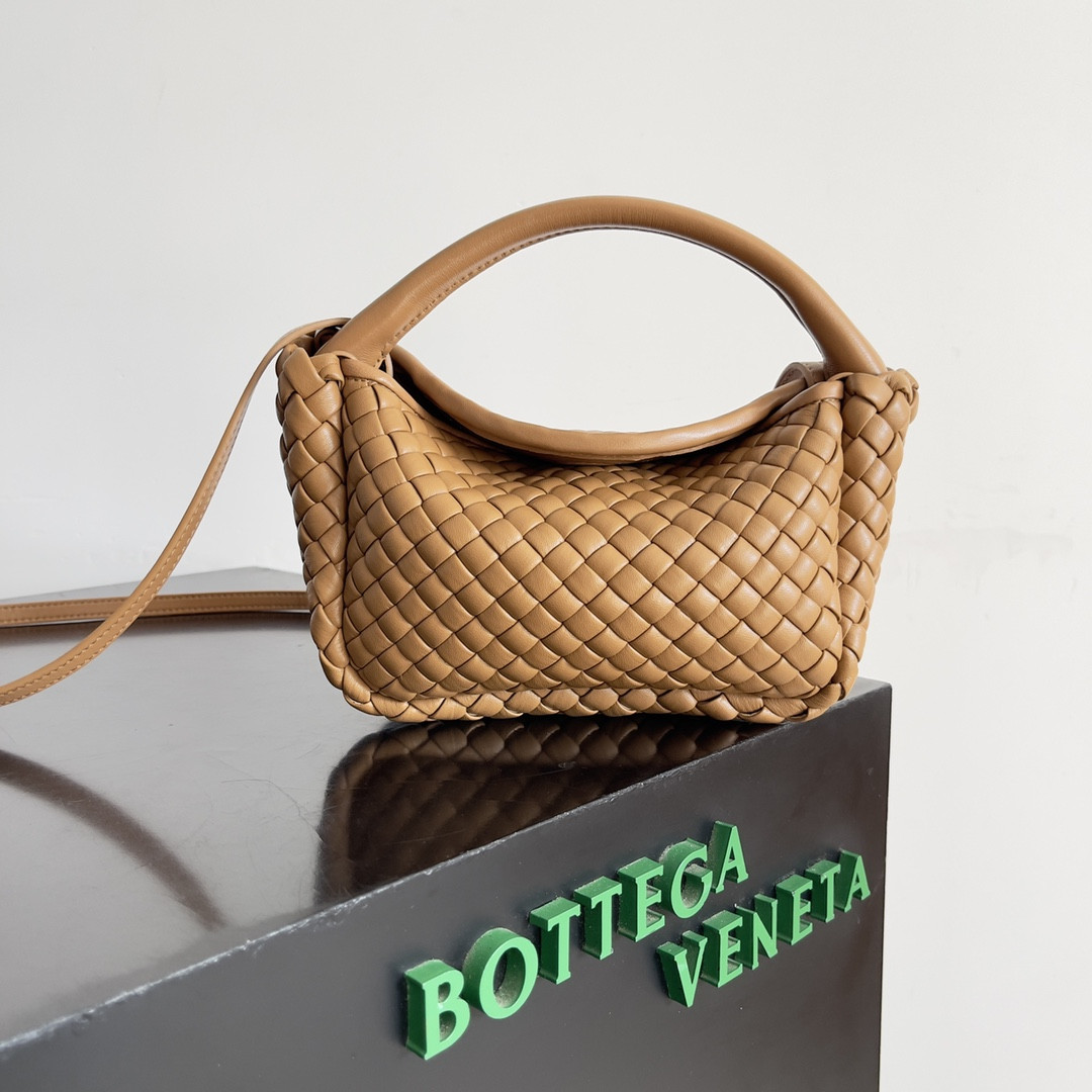 Bottega Veneta Small Cobble Top Handle 11x23x8cm