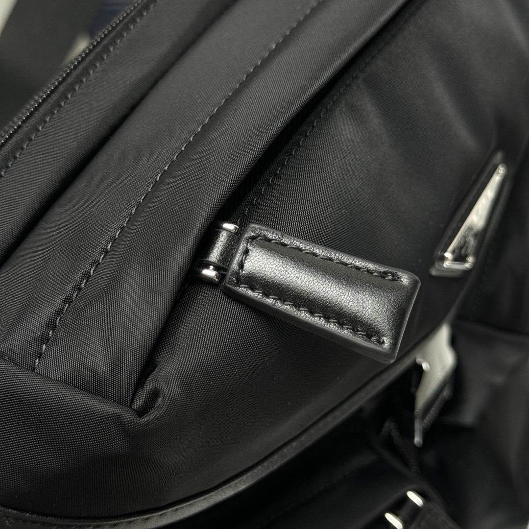 Prada Re-Nylon x Leather Shoulder Bag 18x24x5.5cm