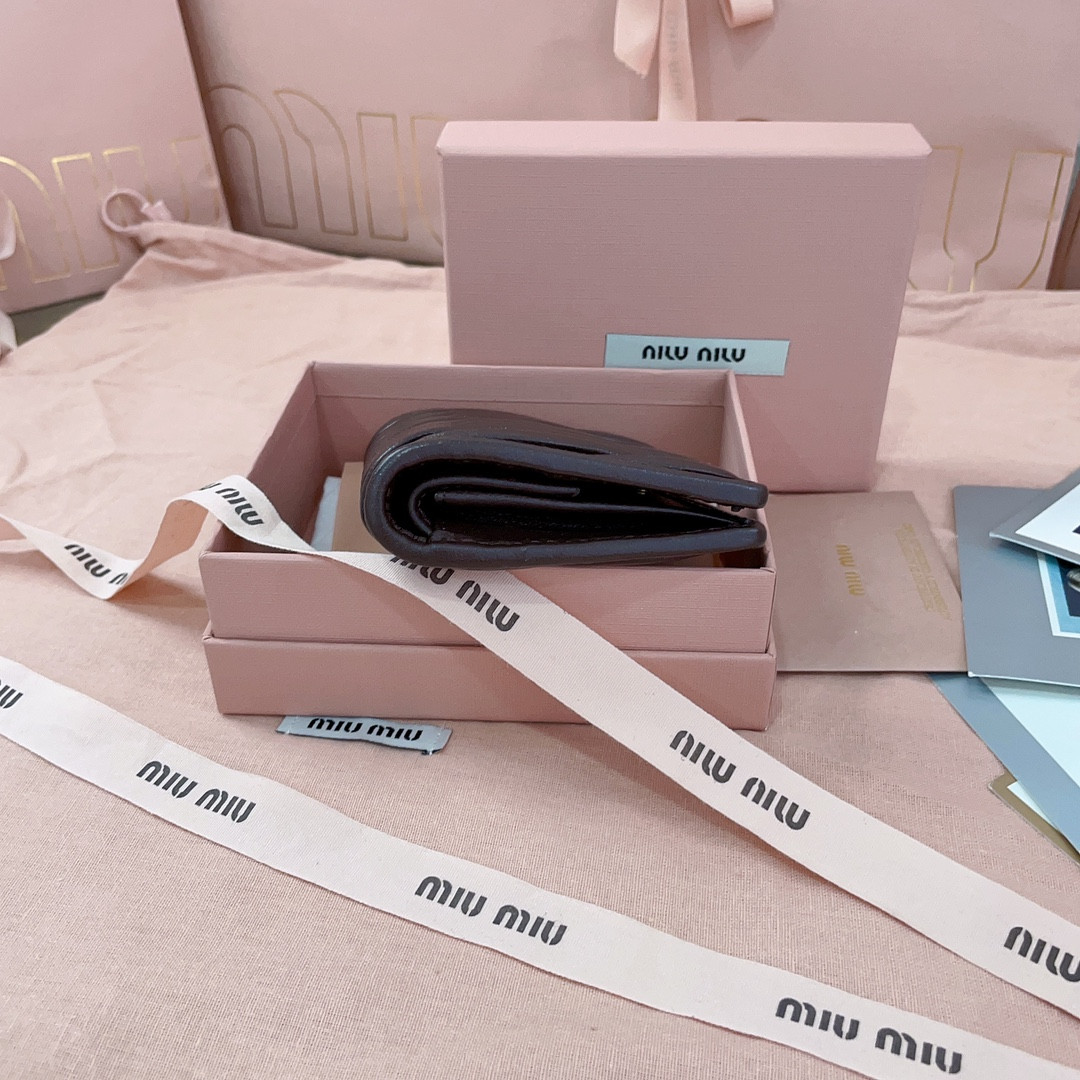 Miu Miu Small matelassé nappa leather wallet 11.2x8.5cm