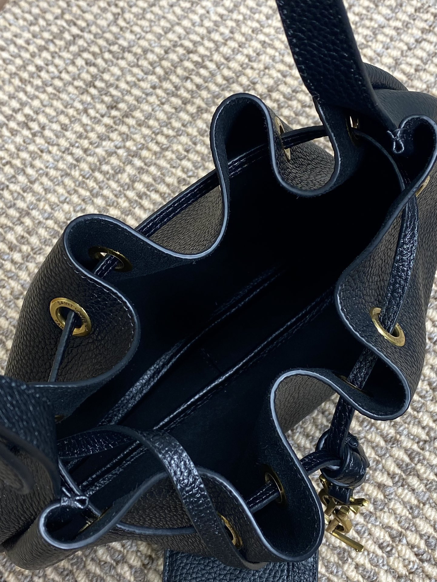 YSL PARIS VII small hobo in grained leather 30X25X3cm