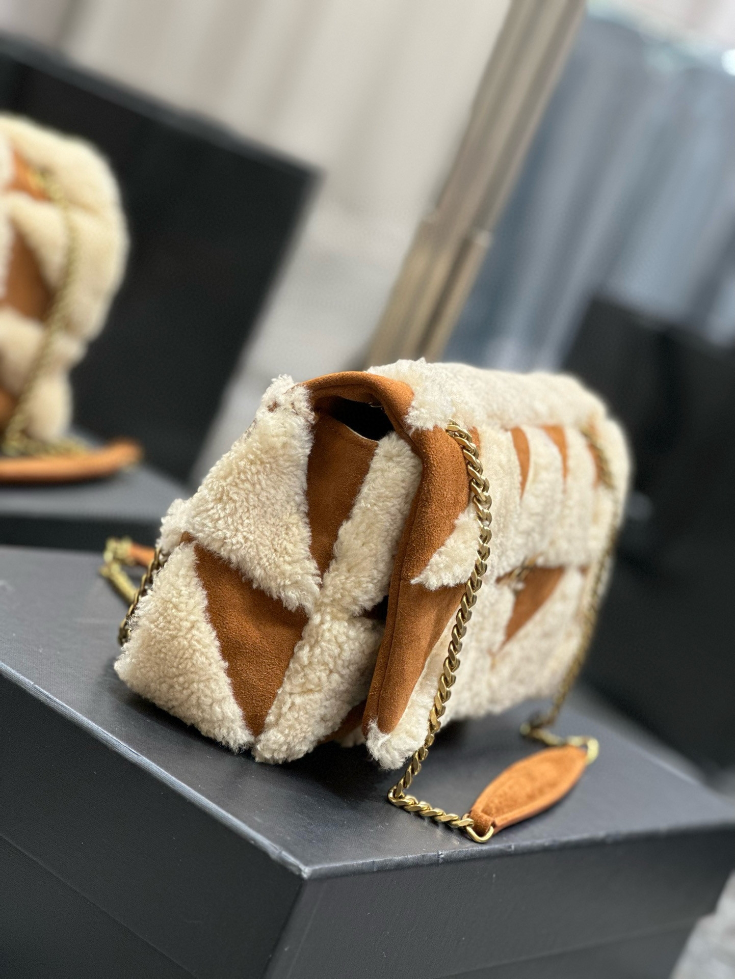 YSL Jamie Medium in Suede and Shearling 25×15×7.5cm