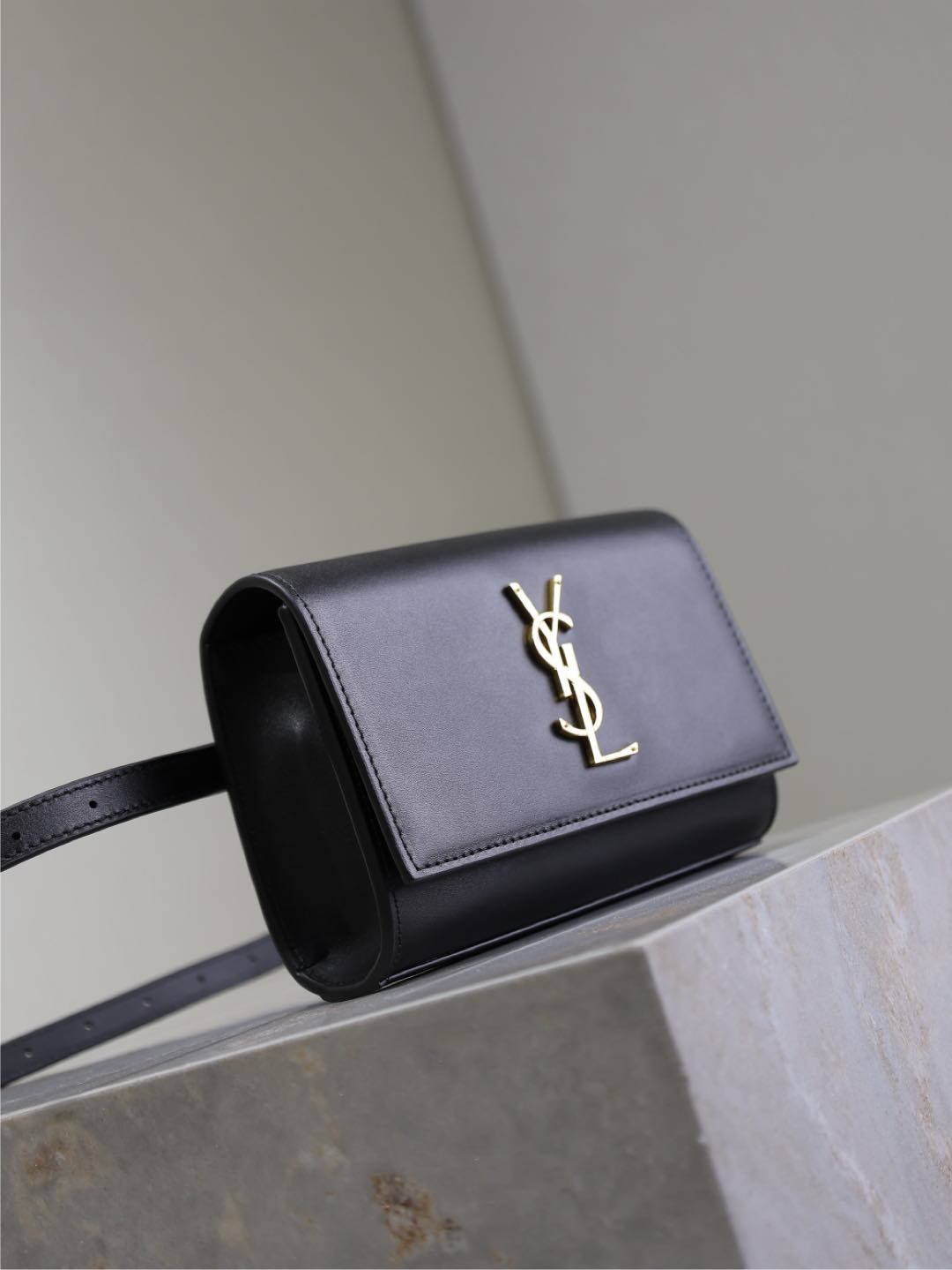 YSL kate belt bag in grain de poudre-embossed leather 18x12x4.5cm