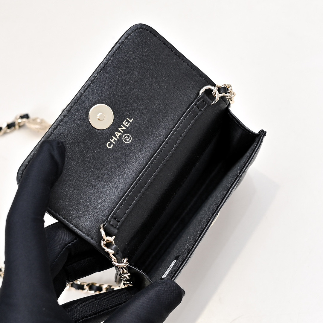 CHANEL Clutch with Chain 9.5x12.5x3.5cm