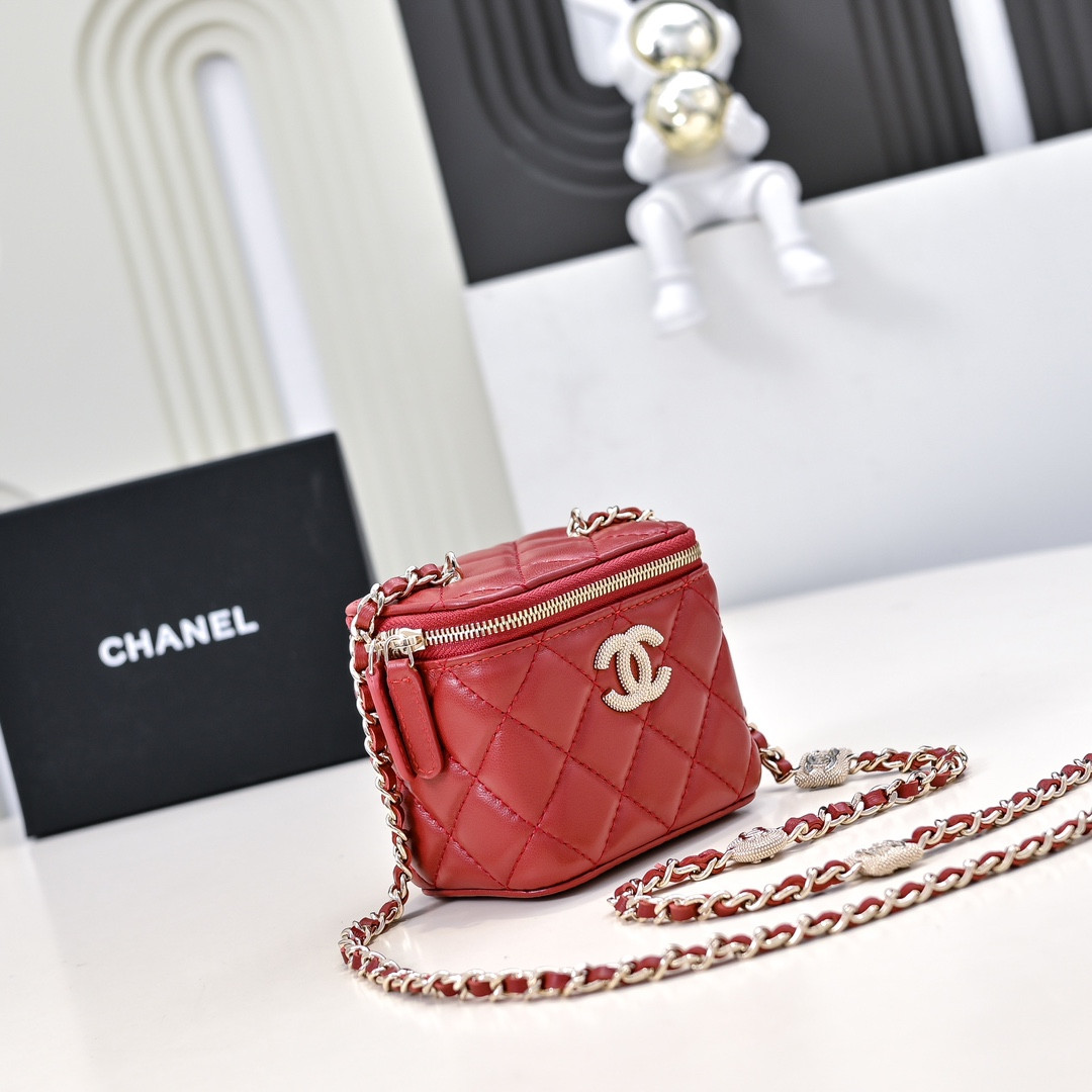 CHANEL Small Vanity with Chain 8.5x11x7cm