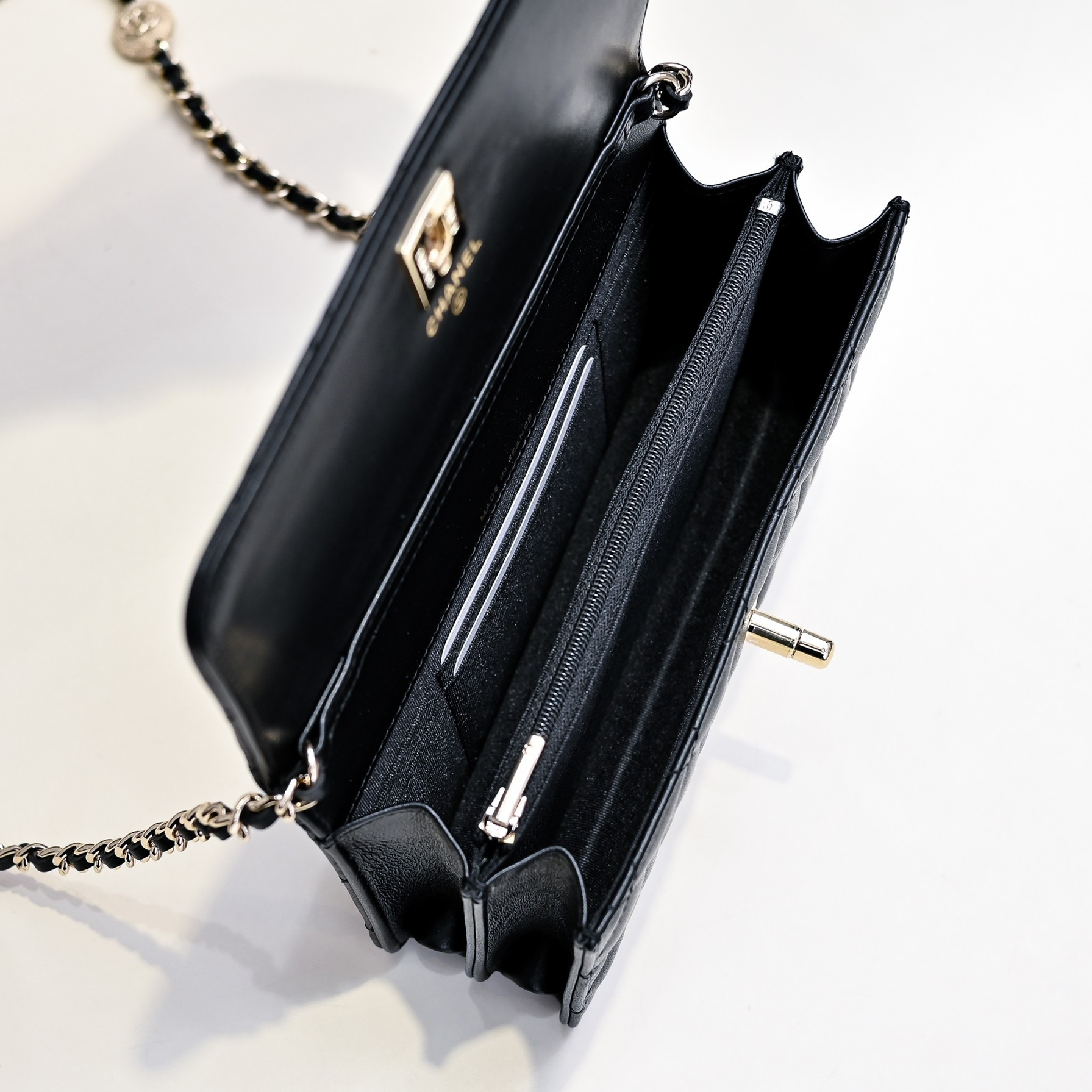 CHANEL Clutch with Chain 11x18.5x6cm