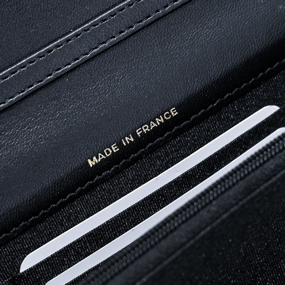 CHANEL Clutch with Chain 11x18.5x6cm